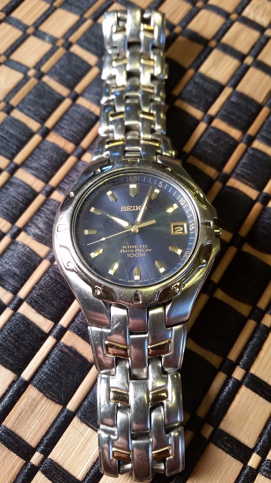 Seiko Kinetic SMA162 Two-Tone Stainless Steel 5J22-0D48 Sample Watch  NON-WORKING